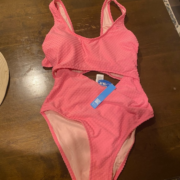 Cupshe One Piece Bathing Suit with cutout NWT - Picture 4 of 5